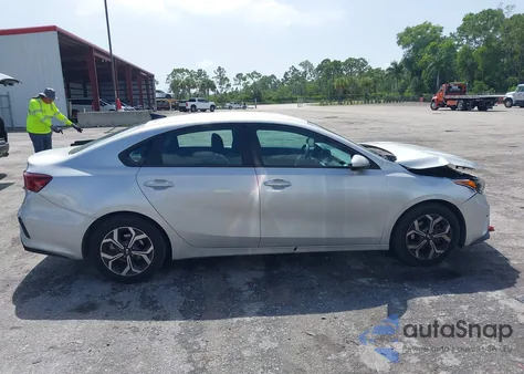 2021 Kia Forte Lxs z USA, uszkodzony, nr VIN 3KPF24AD4ME308895